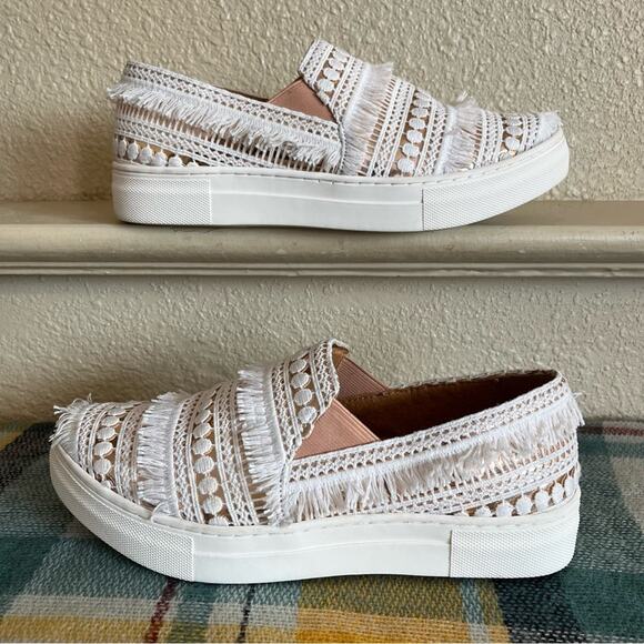 Anthropologie Seychelles White Fringe Beachy Boho Slip On Sneakers Womens Size 7 - Picture 1 of 14